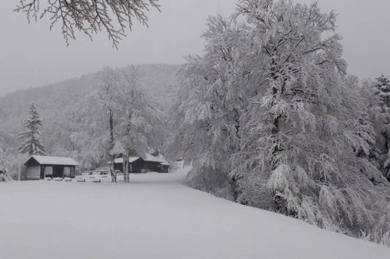 Nacionalni park Sjeverni Velebit - snijeg visok gotovo pola metra