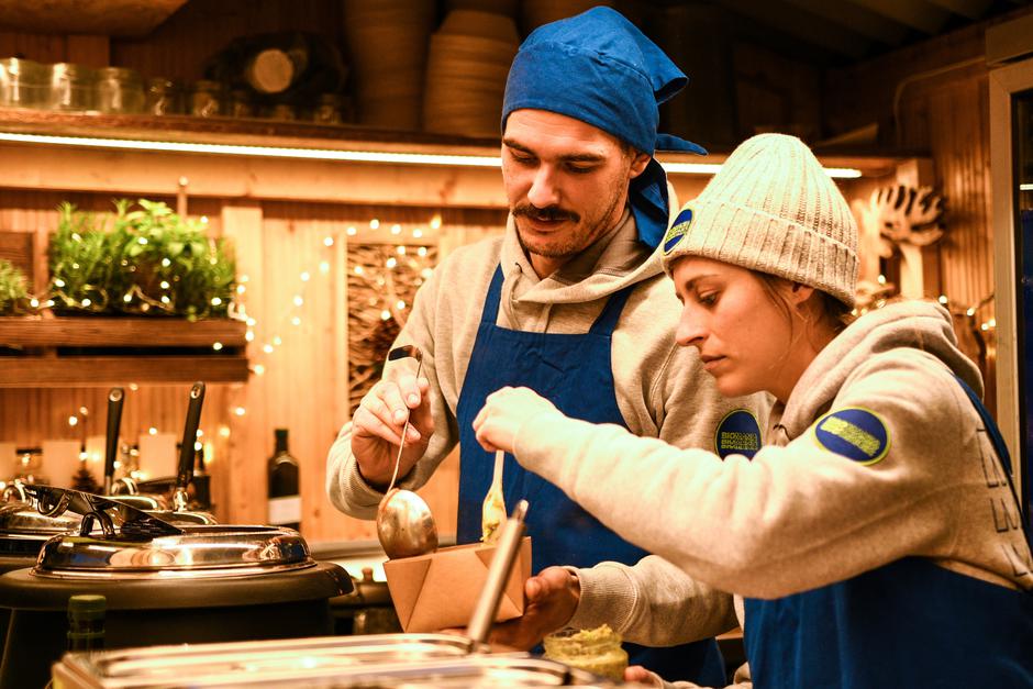 Proveli smo jedan radni dan u adventskoj kućici