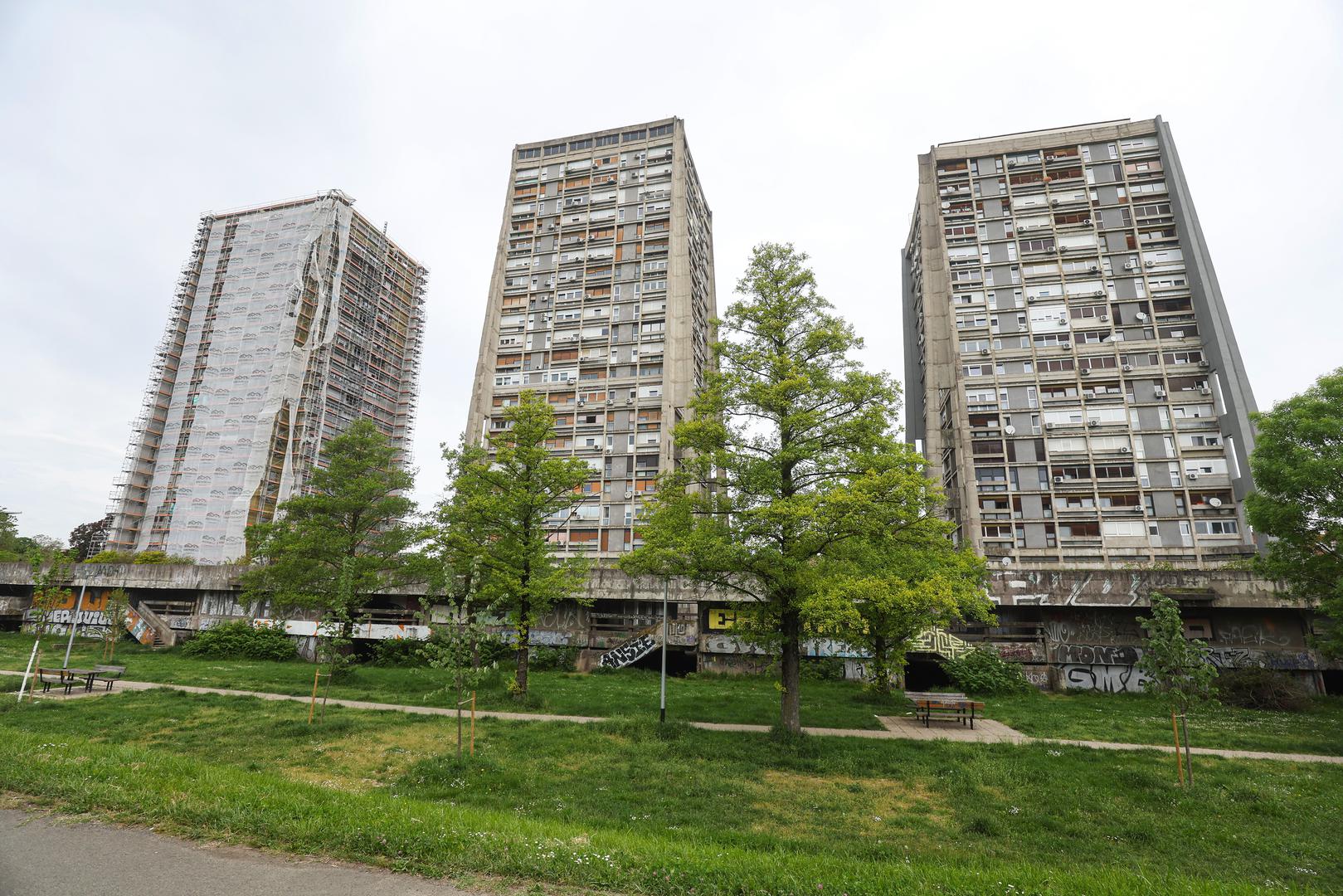 Radovi na obnovi jednog od nebodera na zagrebačkom Vrbiku, poznatijih kao Rakete, kako smo i ranije pisali, napreduju vrlo dobro i očekuje se da bi do ljeta trebali biti gotovi, rekao nam je tada jedan od stanara.  – Bit će to jako lijepo – kazao je. 