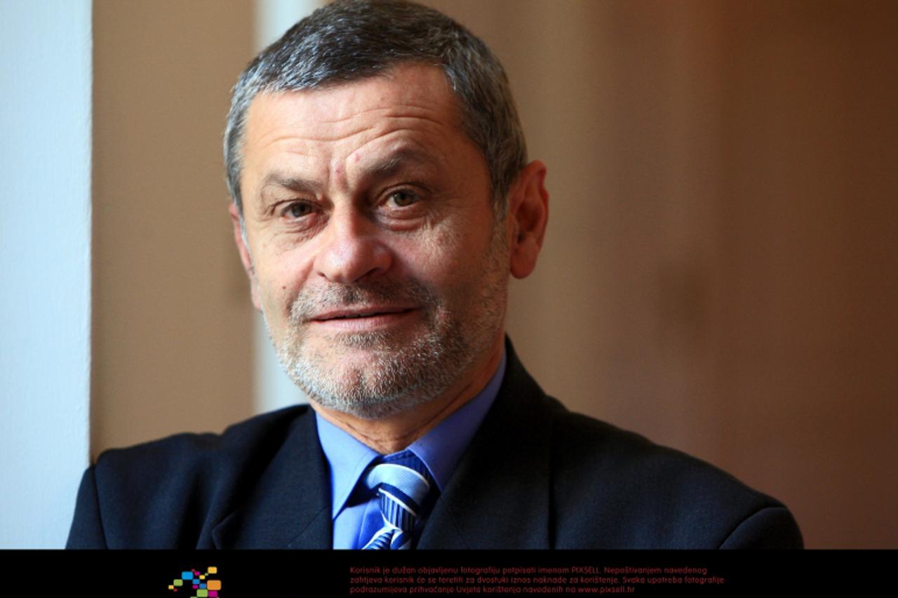 \'SPECIJAL OBZOR 22.12.2011. Markov trg, Zagreb - Dragutin Lesar, saborski zastupnik i predsjednik Hrvatskih laburista - Stranke rada. Photo: Boris Scitar/PIXSELL\'