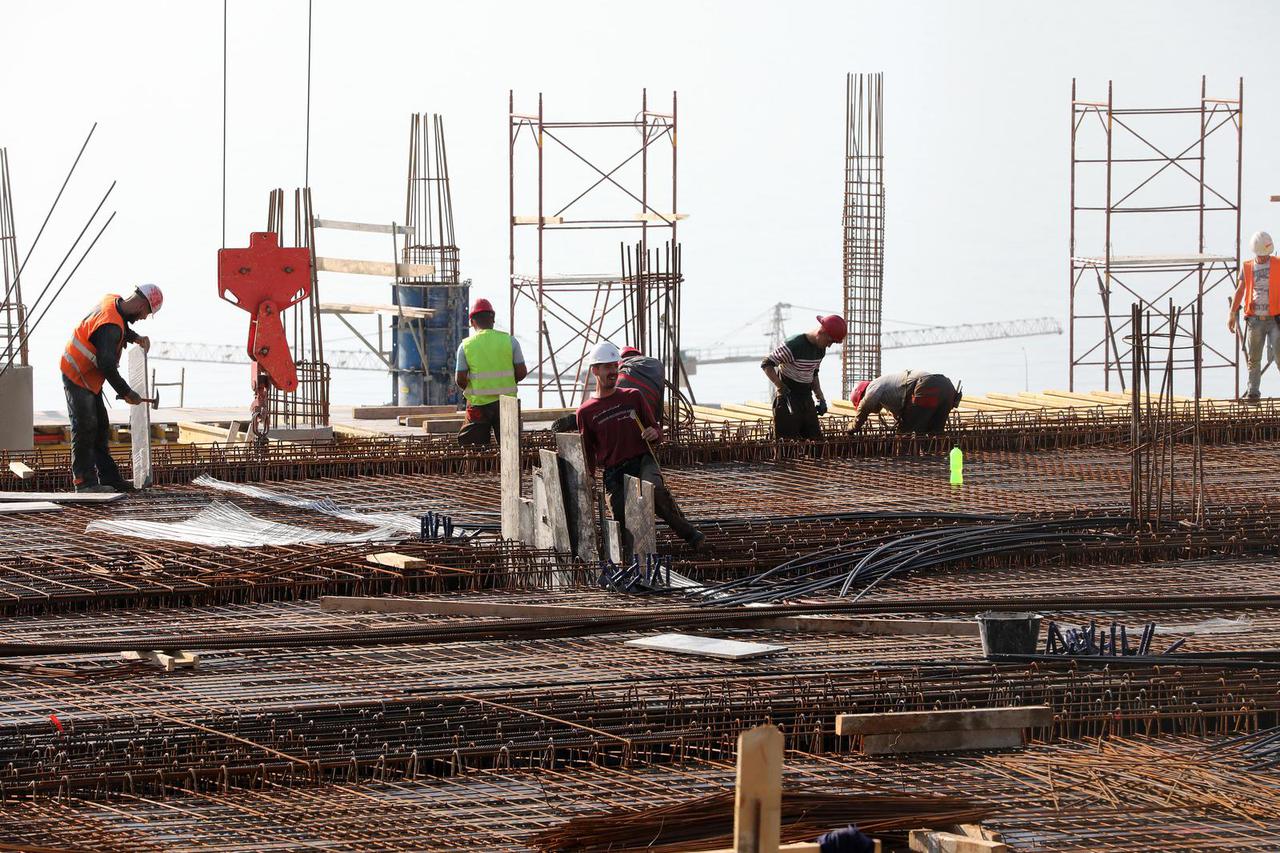 Rijeka: Građevinski radnici na krovu novog trgovačkog centra