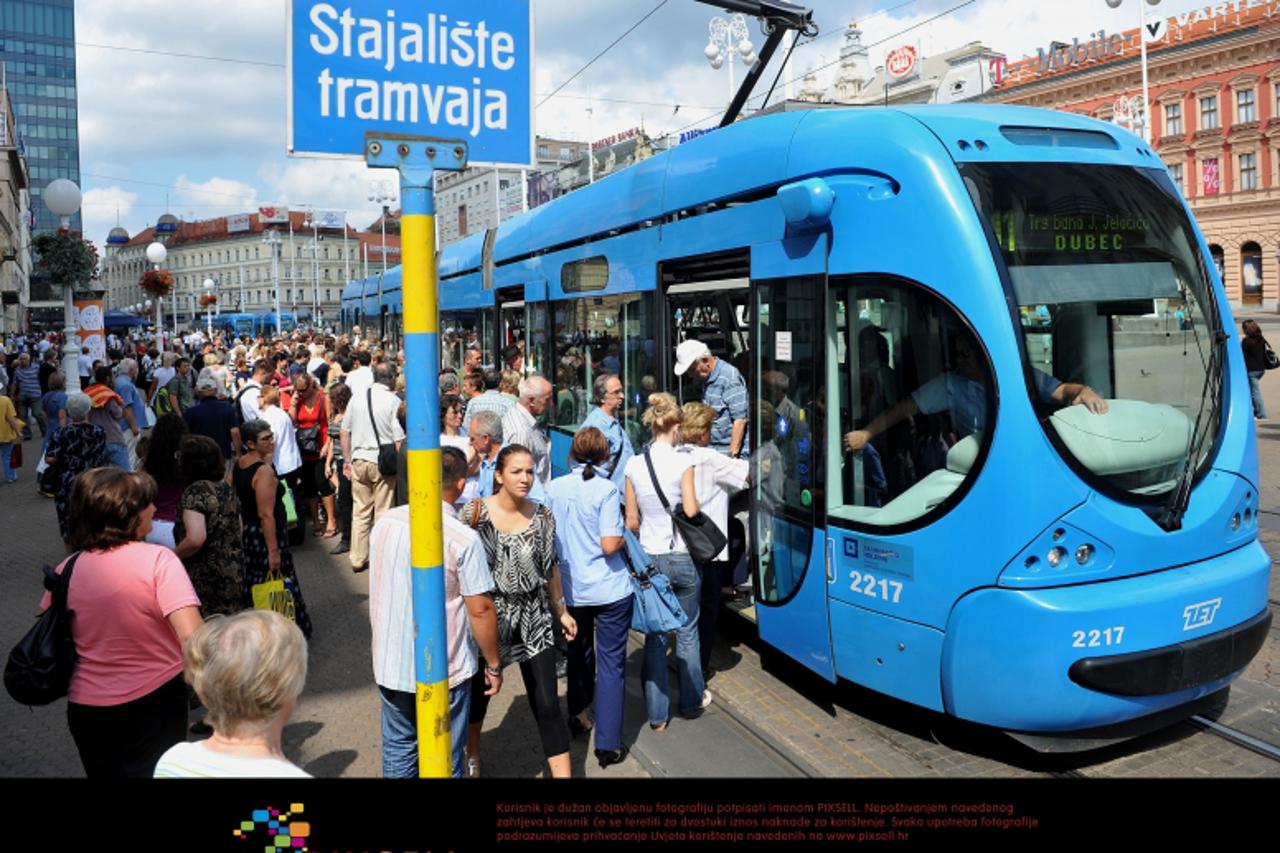 '24.08.2009.,Zagreb - Trg bana Jelacica , tramvajska stanica pomaknuta zbog radova u Ilici Photo: Marko Lukunic/Vecernji list'