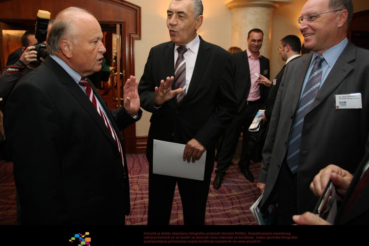 '24.10.2012., Zagreb - U hotelu Westin odrzana 4. konferencija Dan velikih planova - kako pripremiti tvrtku za poslovanje u 2013. Slavko Linic i Ivica Mudrinic. Photo: Marko Prpic/PIXSELL'