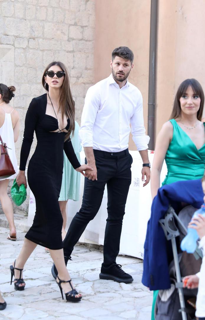 Svoju su vezu potvrdili godinu dana kasnije, a 2021. su dobili sina Adriana. Vjenčali su se krajem 2023. godine.