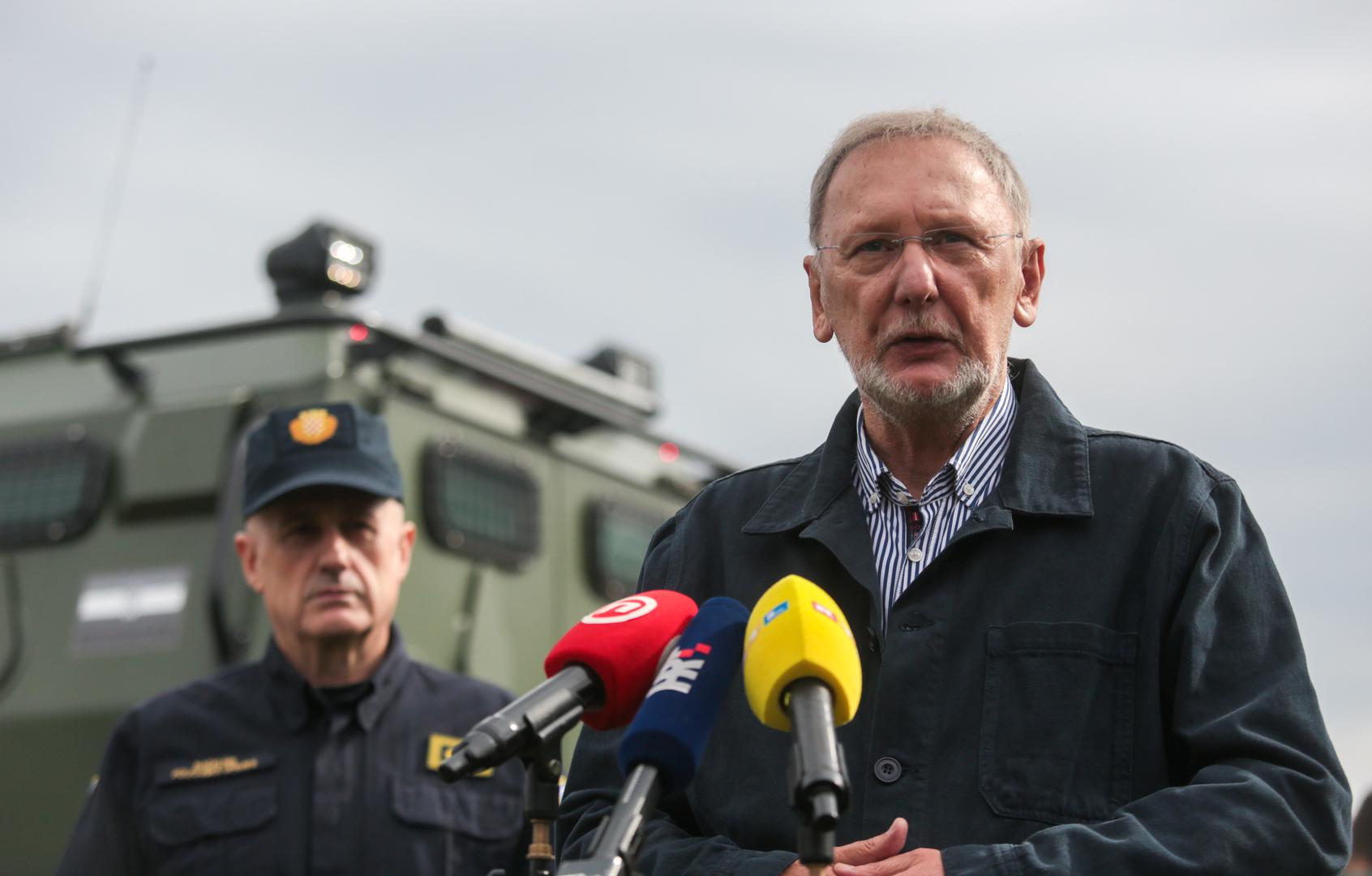 
Čestitao je policijskim službenicama i službenicima njihov dan i zahvalio na svemu što 24 sata dnevno 365 dana u godini rade na zaštiti sigurnosti hrvatskih građana i gostiju. 