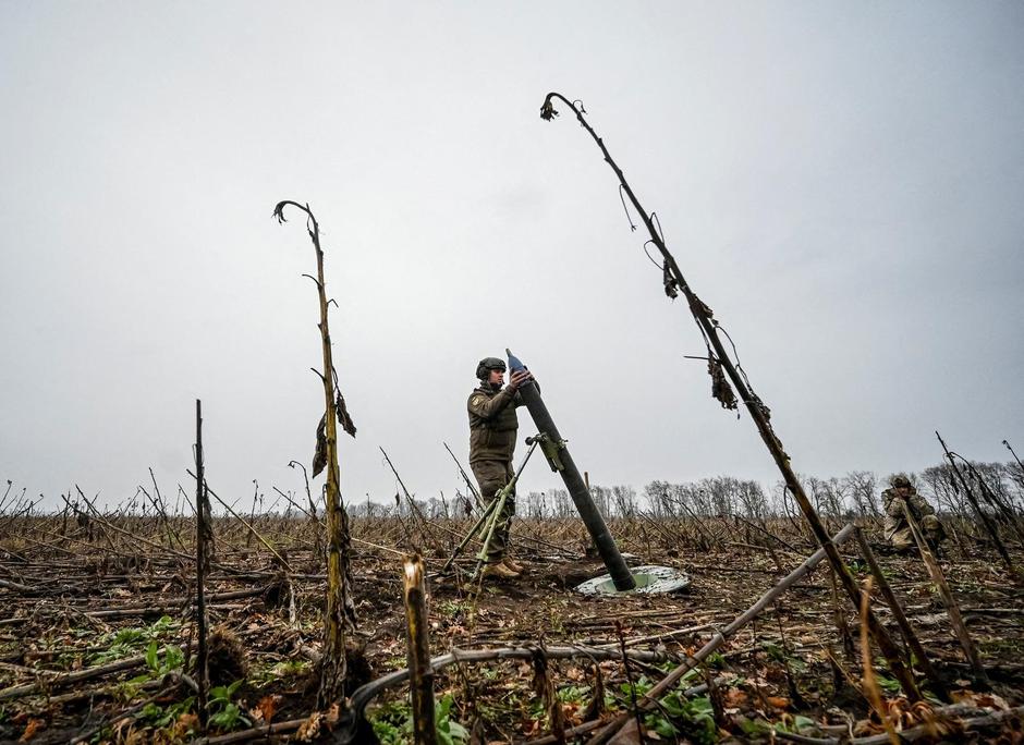 Ukrainian servicemen fire a mortar on a front line in Zaporizhzhia region