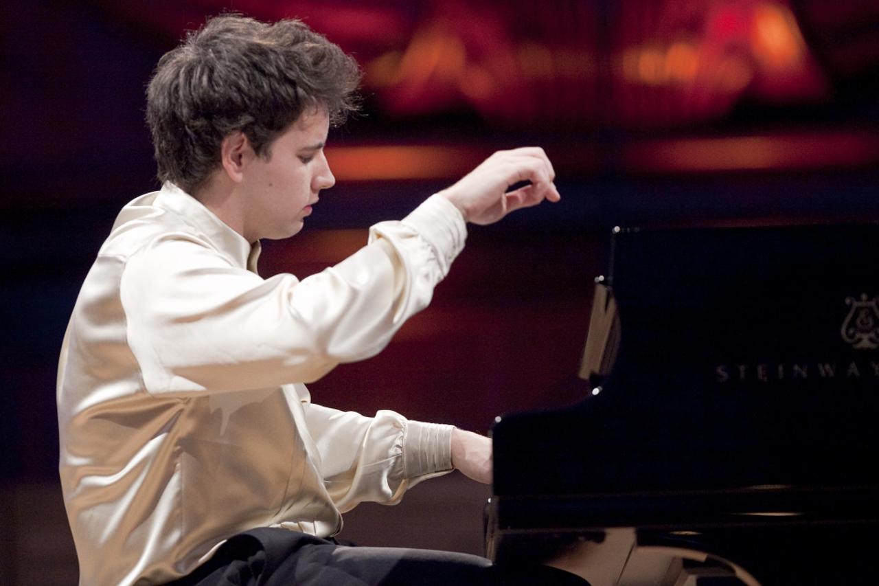 Aljoša Jurinić, pijanist