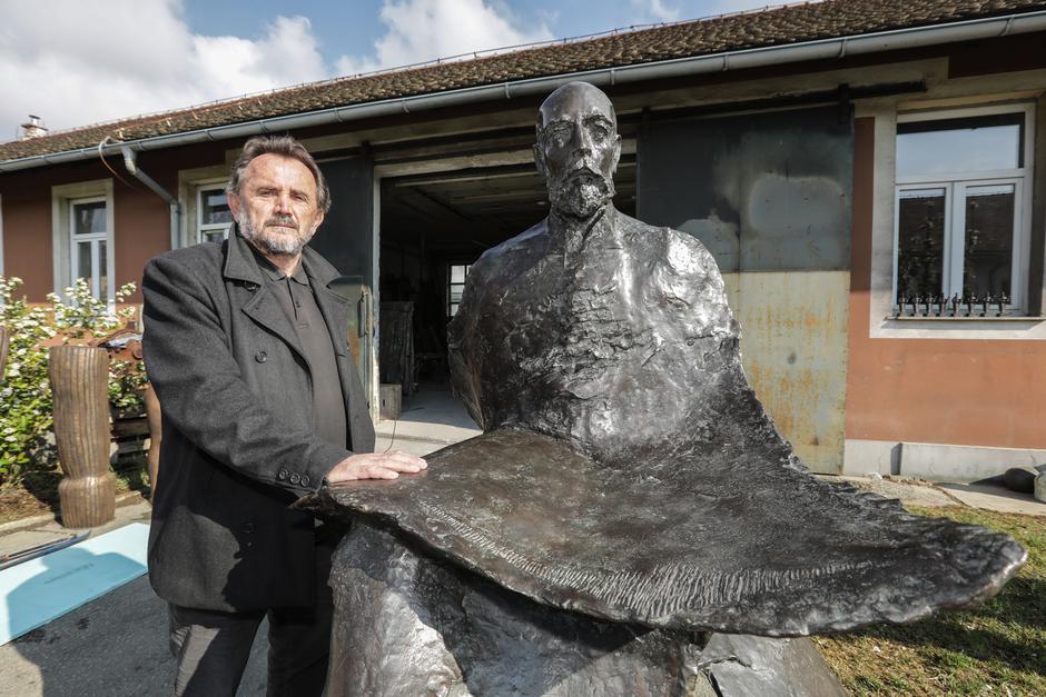 Zagreb: U poznatoj ljevaonici umjetnina Ujević dovršen je spomenik Andrije Mohorovičića