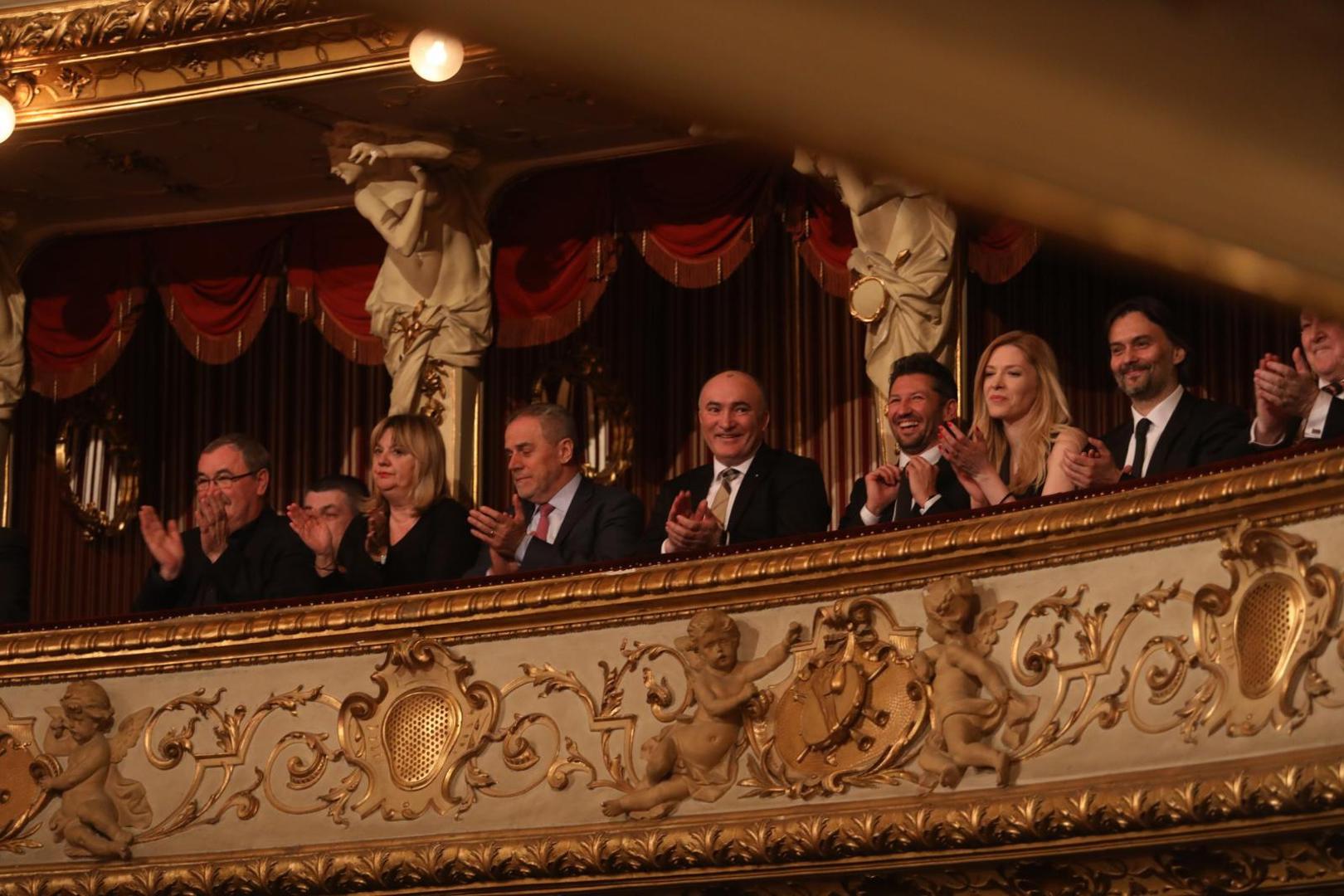 Duško Ljuština, Dubravka Vrgoč, Milan Bandić, Ivan Tolj, predstavnik vlasnika Styrije u Hrvatskoj, član Uprave Miro Mauhar te Dražen Klarić sa suprugom Rosom Bilonić Klarić