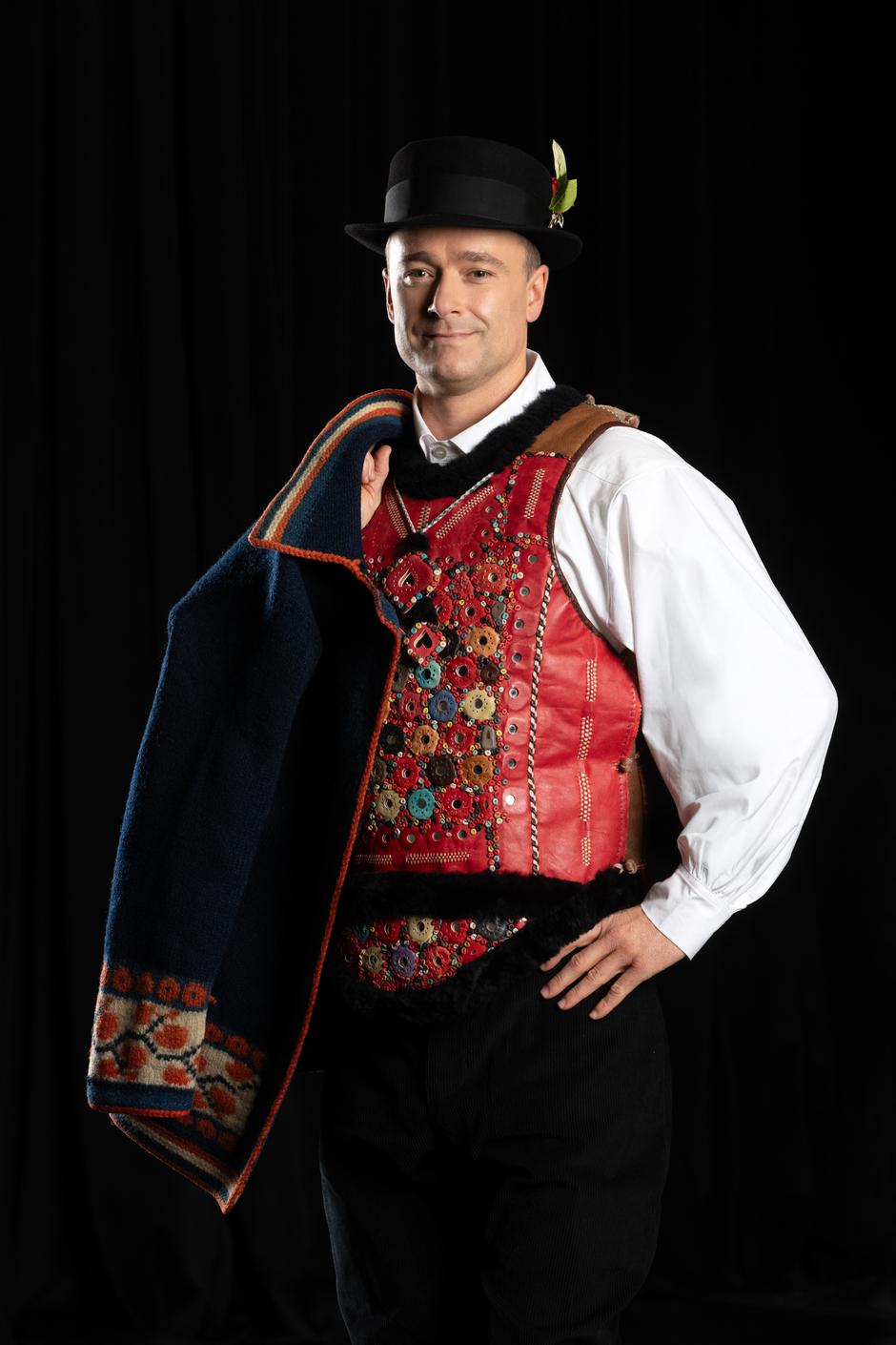 Prvaci i koncertni majstori Ansambla LADO