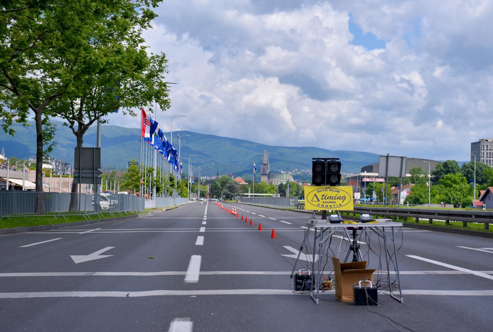 30.05.2021., Zagreb - U organizaciji ''E.V.A. BLUE'' na Aveniji Veceslava Holjevca odrzana automobilisticka manifestacija ''Nikola Tesla EV Rally Croatia 2021'', u kojoj je sudjelovalo oko 20 elektricnih vozila.Photo: Bruno Fantulin/PIXSELL
