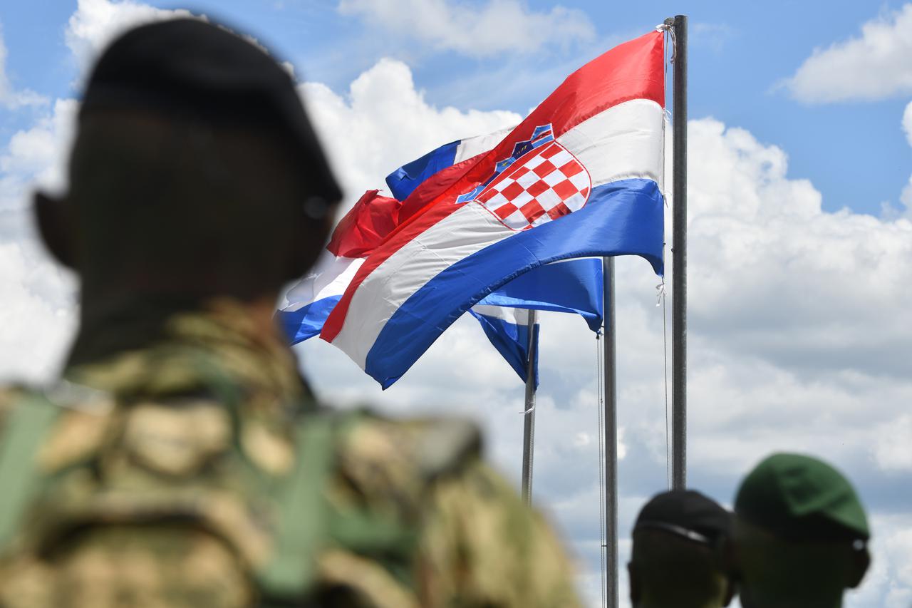 Knin: Sve?ani prijem za vojnike 10. naraštaja Središta za razvoj vo?a "Marko Babi?"