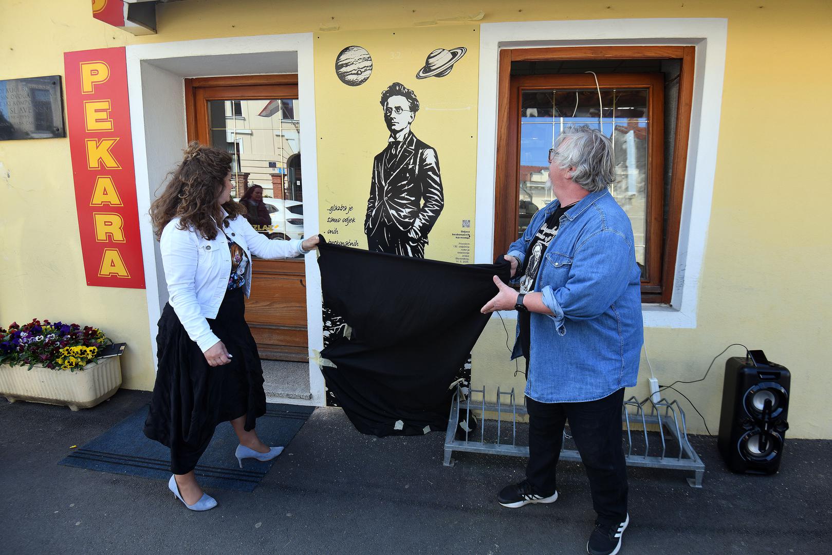 11.05.2026., Cakovec- Zamjenica gradonacelnice Lana Remar i umjetnik Daniel Hampamer Kiga otkrili mural posvecen skladatelju Josipu Stolceru Slavenskom pod nazivom "Odjeci beskonacnih harmonija". Photo: Vjeran Zganec Rogulja/PIXSELL