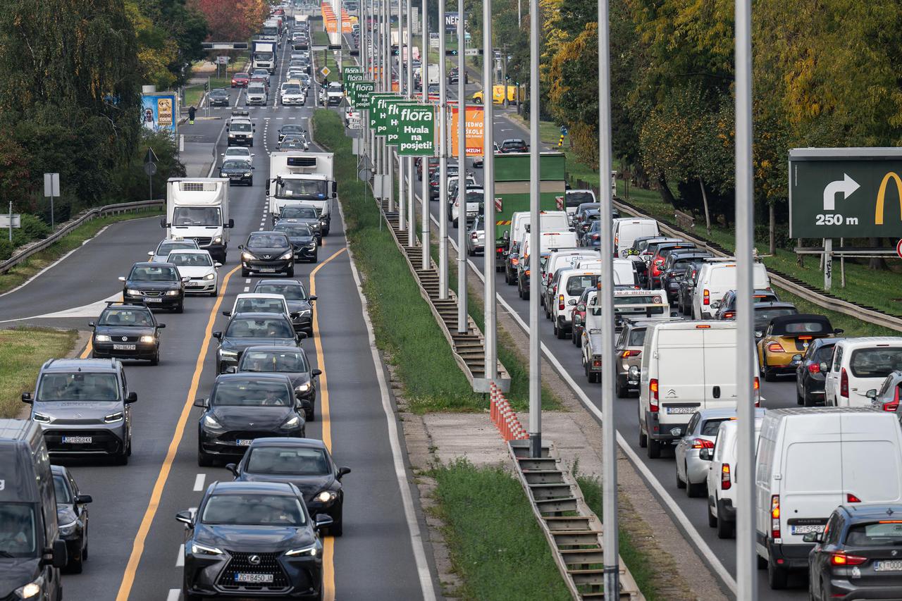 Zagreb: Prometna gužva na Slavonskoj aveniji