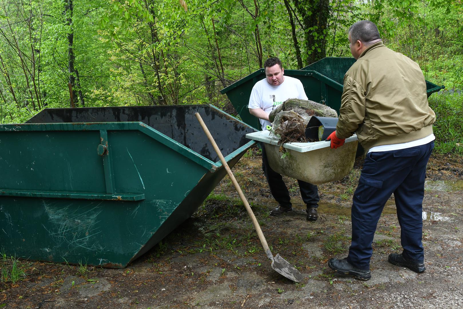 22.04.2022., Slunjska brda, Karlovac -  Vecernjakova akcija ciscenja u sklopu projekta "Rezolucija Zemlja". Photo: Bruno Fantulin/PIXSELL