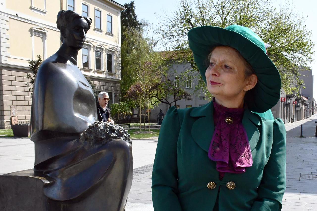 Slavonski Brod: Turistički obilazak grada s kostimiranim likom Ivane Brlić-Mažuranić u sklopu manifestacije "U svijetu bajki"