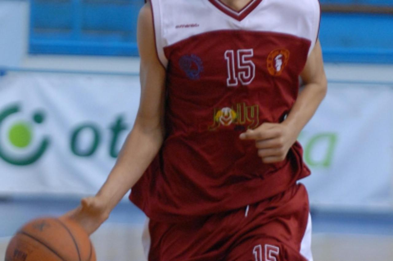\'za sport.....180609......sibenik mladi i talentirani kosarkas dario saric mogao bi karijeru nastaviti u spanjolskoj tau ceramici Photo: Hrvoje Jelavic/Vecernji list\'