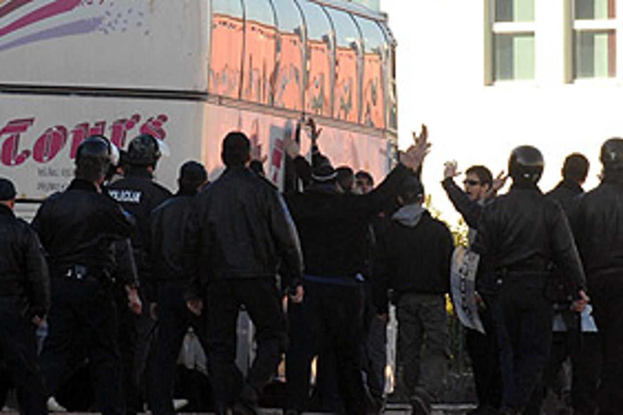 Spriječeno divljanje navijača u Međugorju pred utakmicu Osijek - Sarajevo