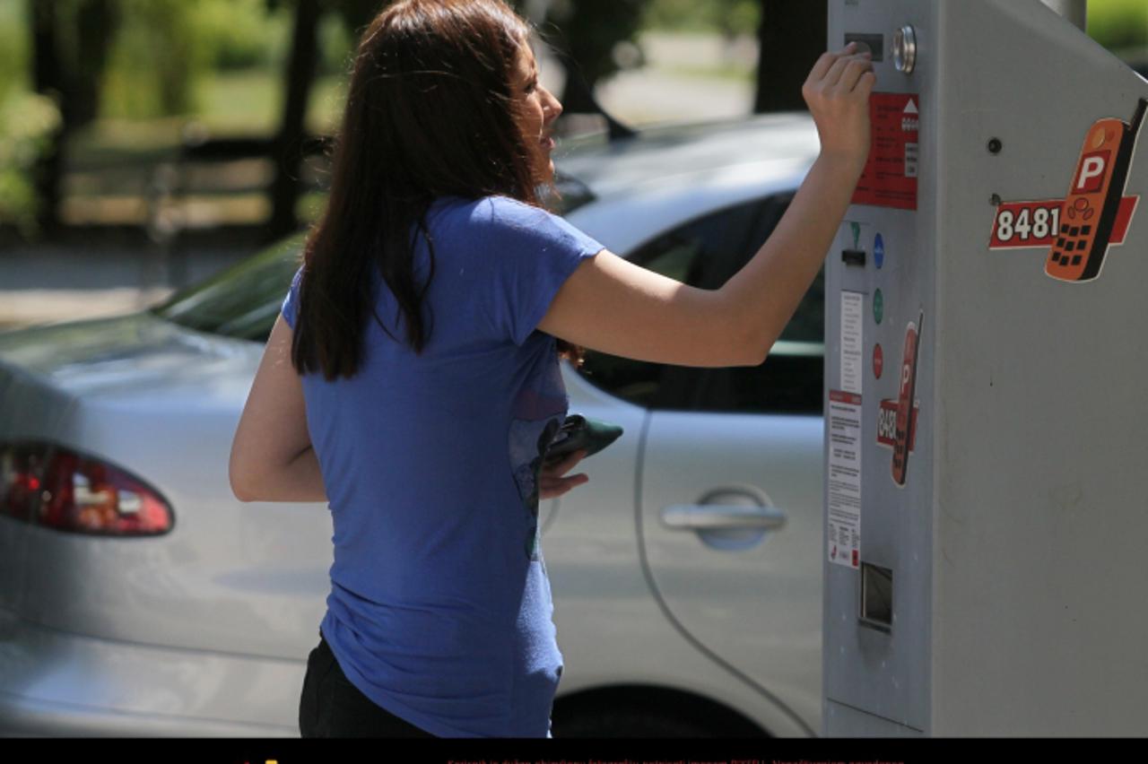 '02.08.2012., Koprivnica - Placanje parkirne karte, ilustracija.  Photo: Marijan Susenj/PIXSELL'