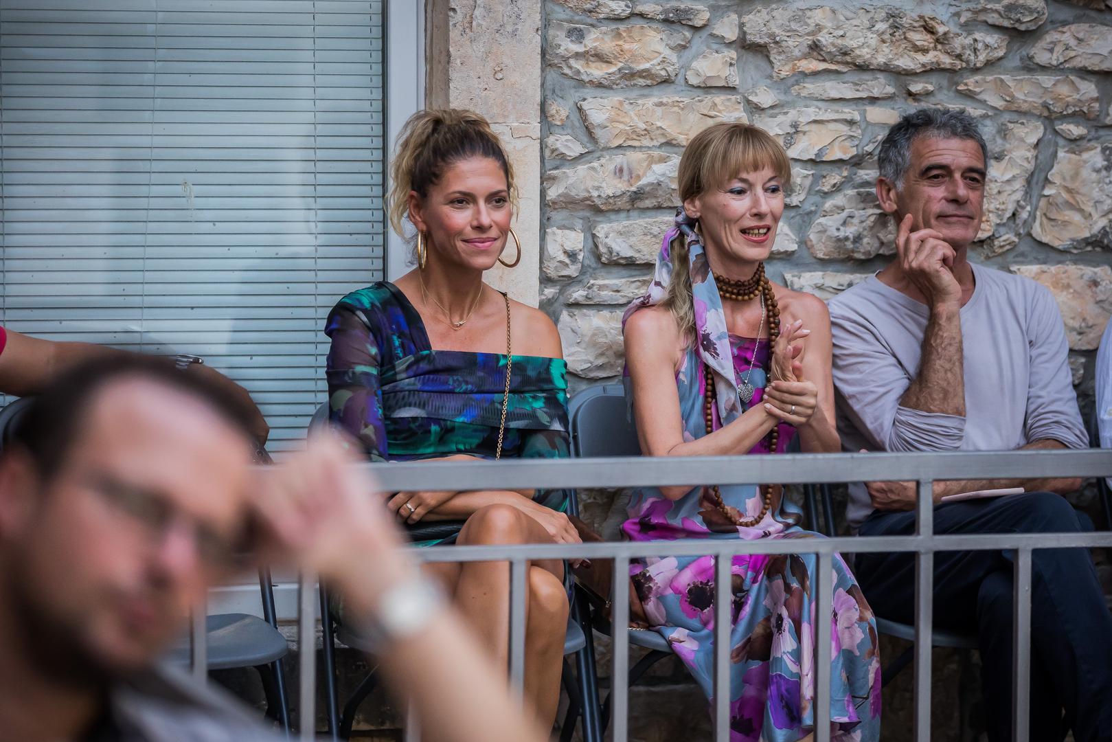 Osim članova najuže obitelji, događaj je upriličio novopečeni bračni par, glazbenik Ante Gelo i glumica Jelena Perčin, te pjevač Marko Tolja.