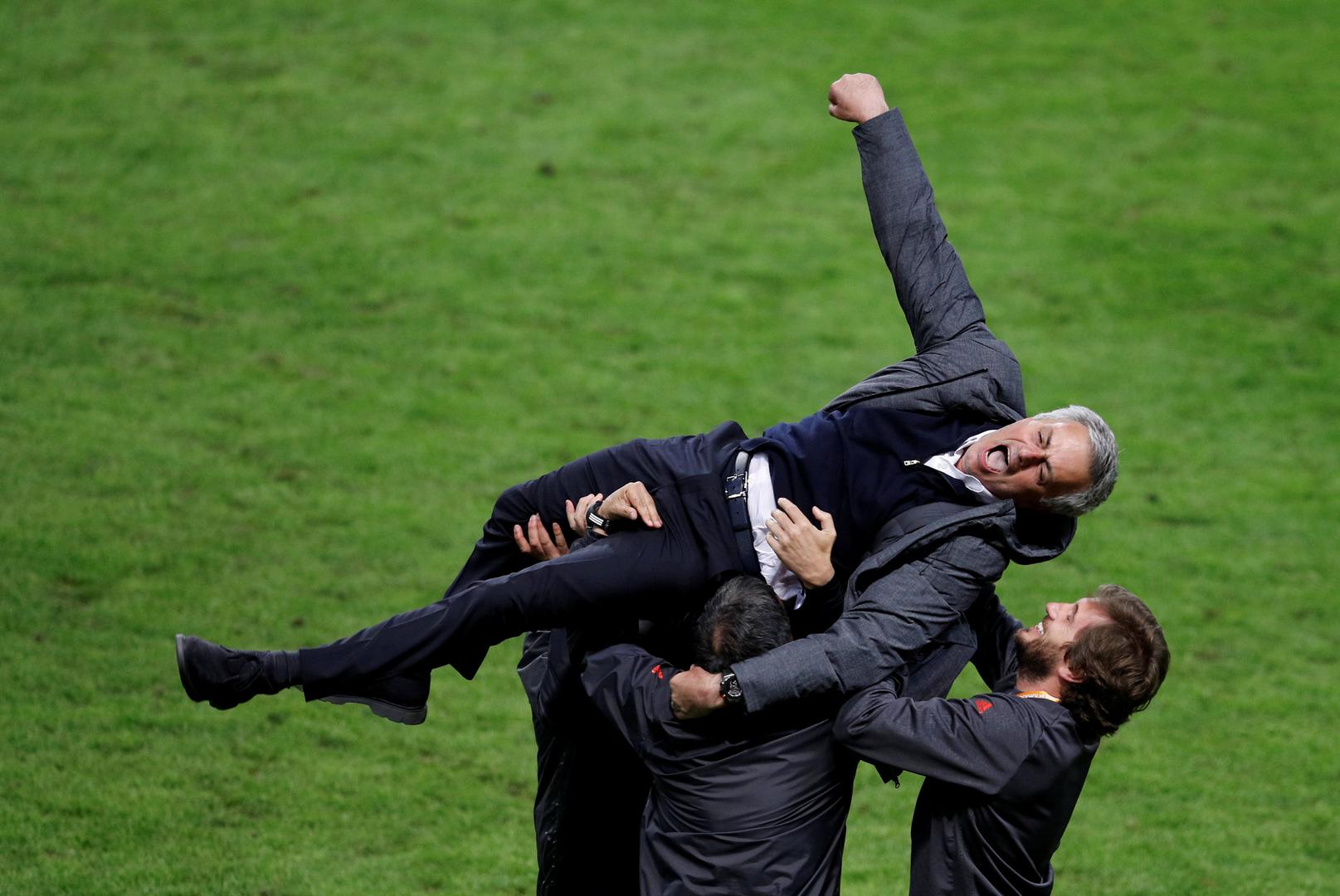 Trener Manchester Uniteda Jose Mourinho slavi pobjedu protiv amsterdamskog Ajaxa u posljednjoj utakmici Europske lige.  