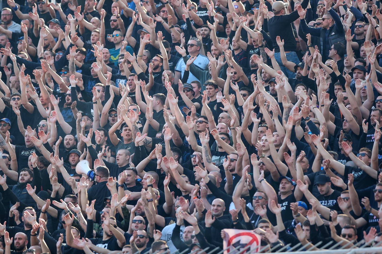 Poveo je Dinamo u sedmoj minuti preko Zajca, a samo pet minuta kasnije Vidović je najavio potop Hajduka. Ipak, sredinom poluvremena domaći su preuzeli kontrolu nad utakmicom, a bolja igra rezultirala je golom Pukštasa u 29. Ipak, u 38. je Bakrar vratio dva gola prednosti za Dinamo.
