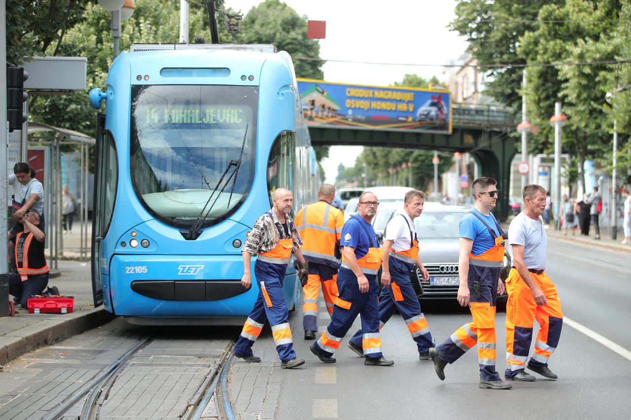 Zbog: Zbog sudara automobila i tramvaja stvorila se gužva na križanju Savske i Tratinske