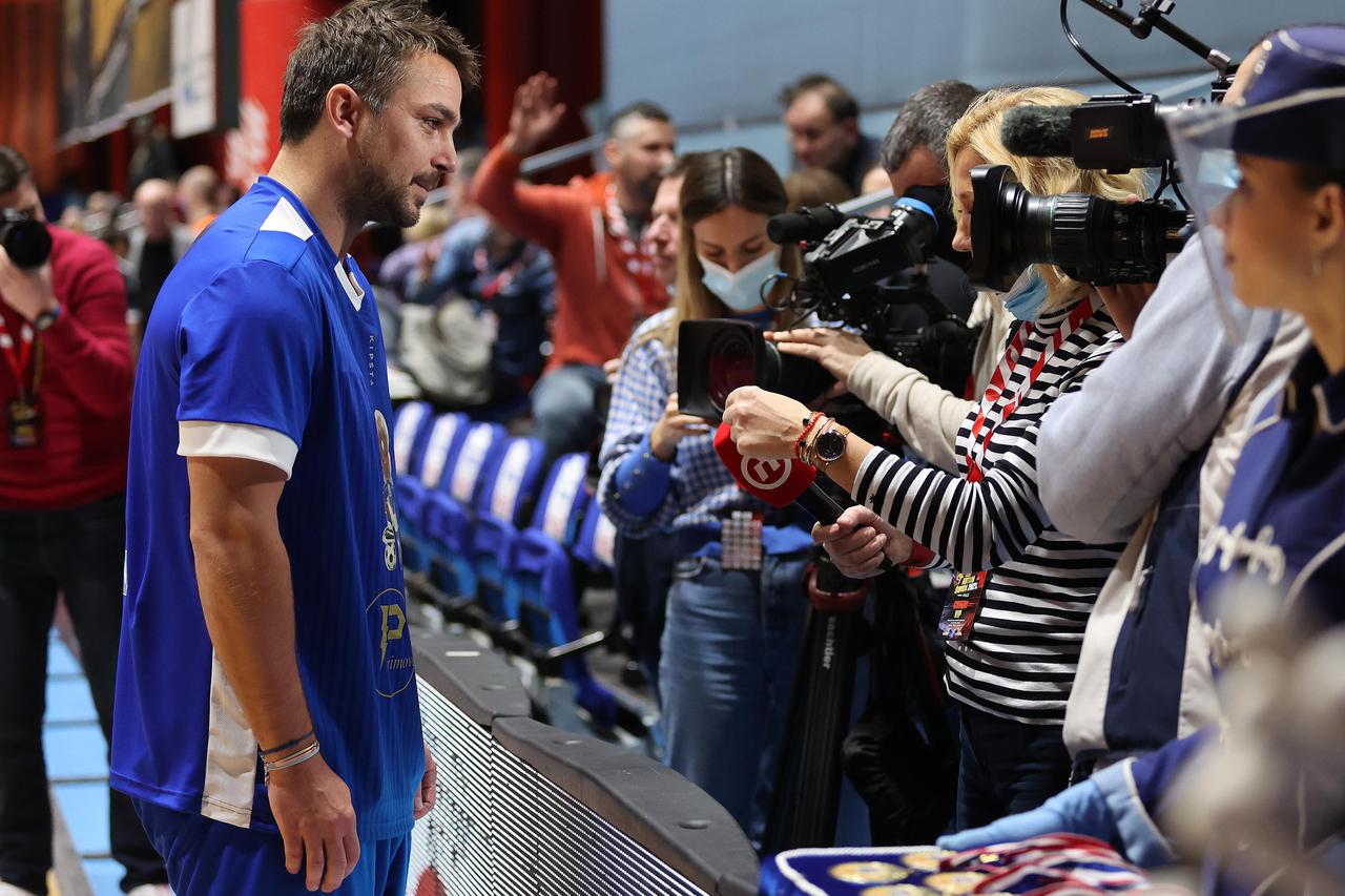 Dva kapetana: Revijalna utakmica u čast otišlih velikana nogometa i hakla, Zlatka Kranjčara i Duška Popovskog