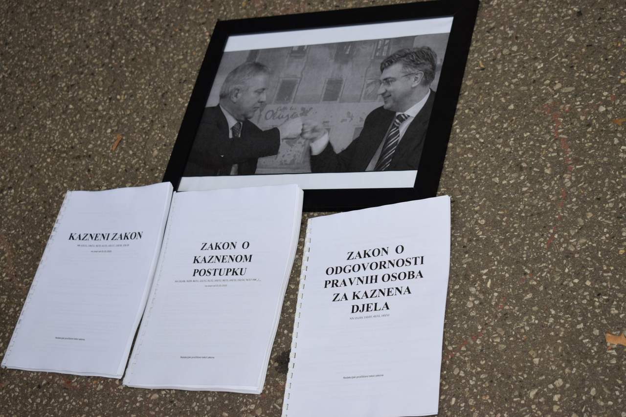 Performans Foruma mladih SDP-a pred središnjicom HDZ-a