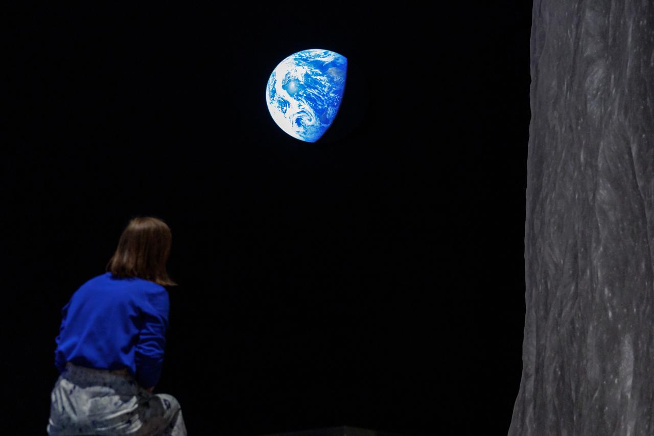 Exhibition "Horizons" about flight and migration