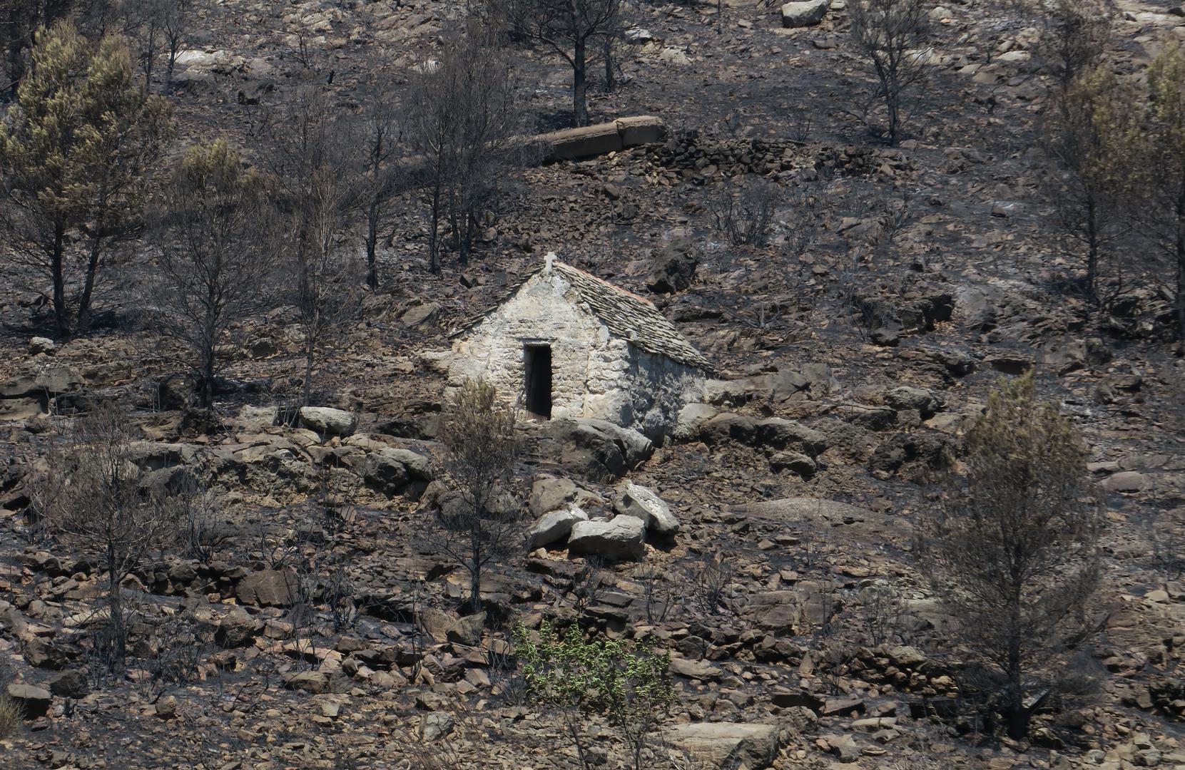 Žrnovnica - Zgarište u okolici Splita nakon katastrofalnog požara.