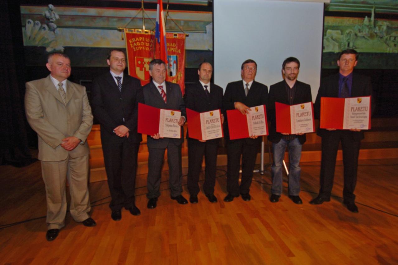 '23.04.2010., Festivalska dvorana, Krapina - Dobitnici plaketa i nagrada povodom dana Krapinsko zagorske zupanije. Na slici: Viseslav Cuk-predsjednik skupstine, zupan Sinisa Hajdas Doncic, Stjepan Pav