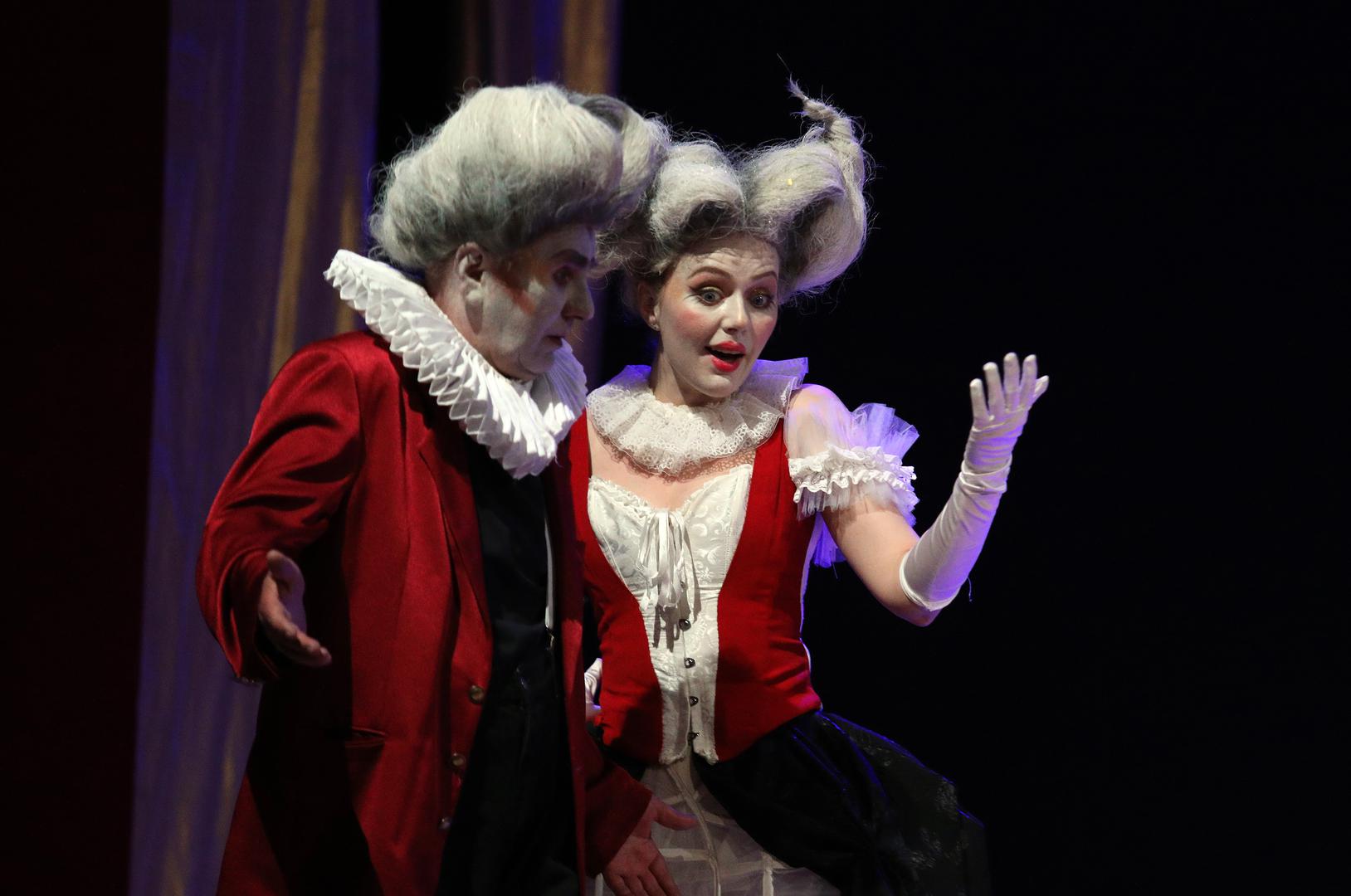 I dalje je aktivan u glumi, iako ga mnogi na prvi pogled ne bi prepoznali zbog potpuno sijede kose.