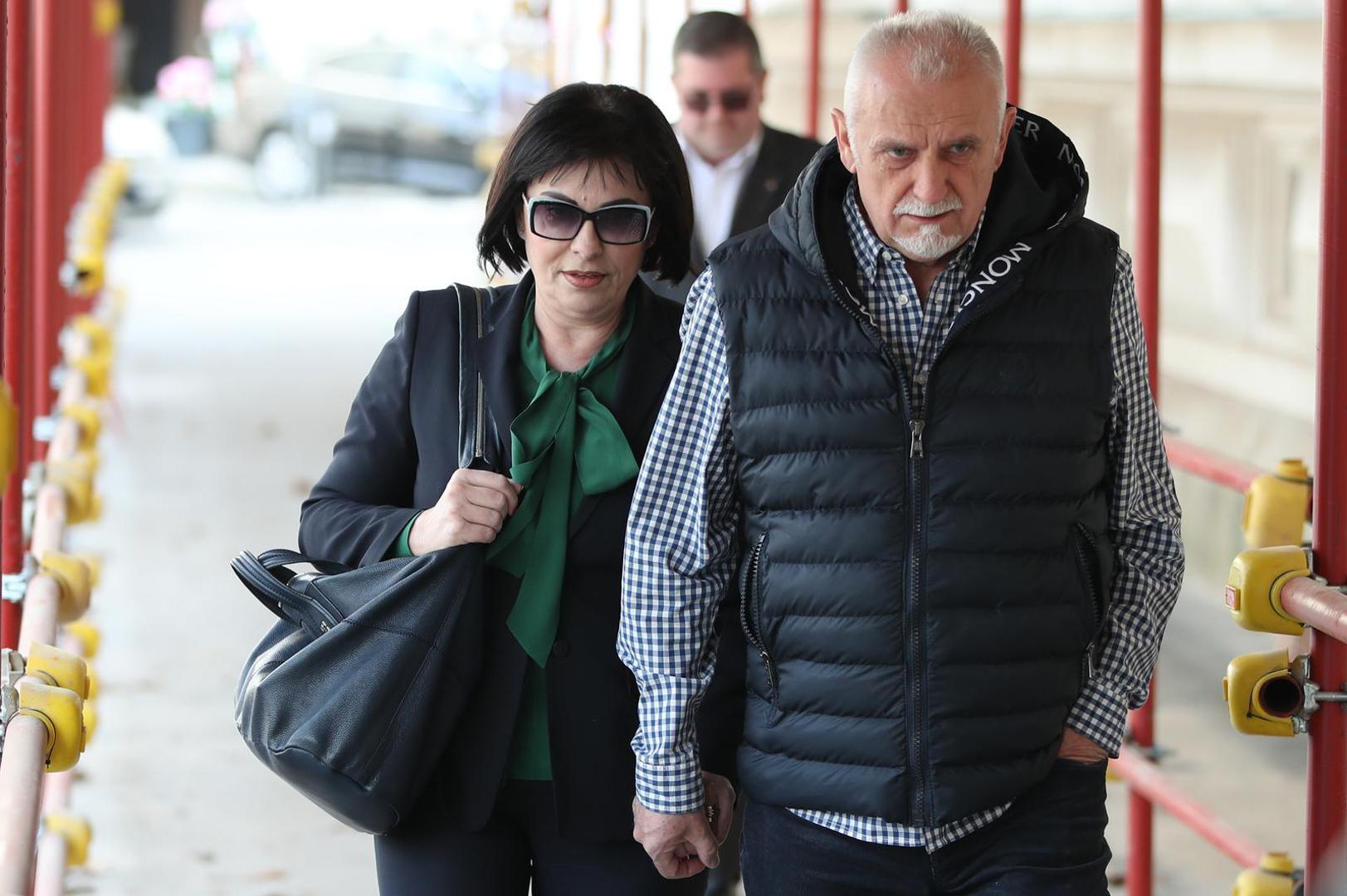 Nakon bolnice prelazi raditi kao šefica sisačke poslovnice Čazmatransa, a diplomirala je 2003. godine.