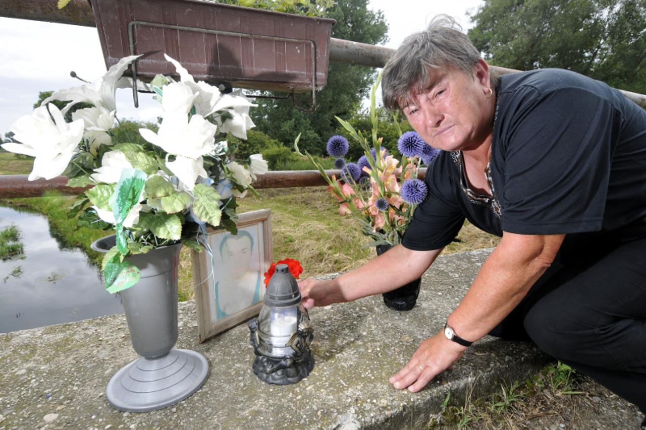 '04.07.2011., Turcisce- Manda Kontrec vec˛ godinu dana ceka informacije o nestalom sinu Krunoslavu koji je ubijen u srpnju 2011., no tijelo nije pronadjeno. Photo: Vjeran Zganec-Rogulja/PIXSELL'