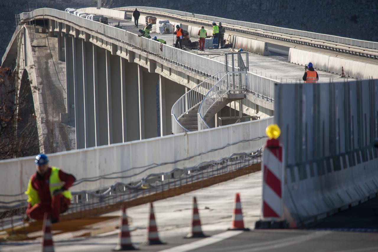 Rijeka: Radovi na održavanju Krčkog mosta
