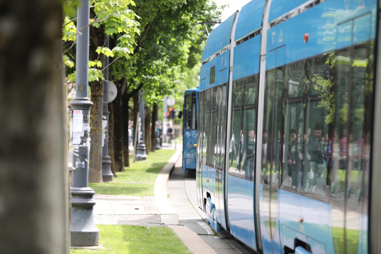 Zagreb: U prometnoj nesreći sudjelovala su dva taksija 