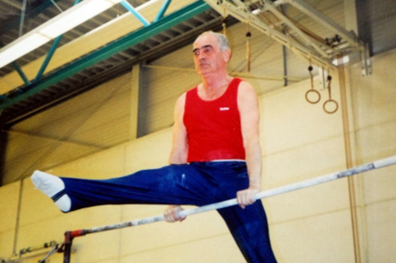 '21.04.2010., Redakcija, Varazdin - Jos uvijek aktivni clan gimnastickog kluba Vindija Stjepan Stolnik u svojoj 65 godini sudjelovao je na natjecanju u Leipzigu i osvojio 4. mjesto  Photo: Marko Jurin