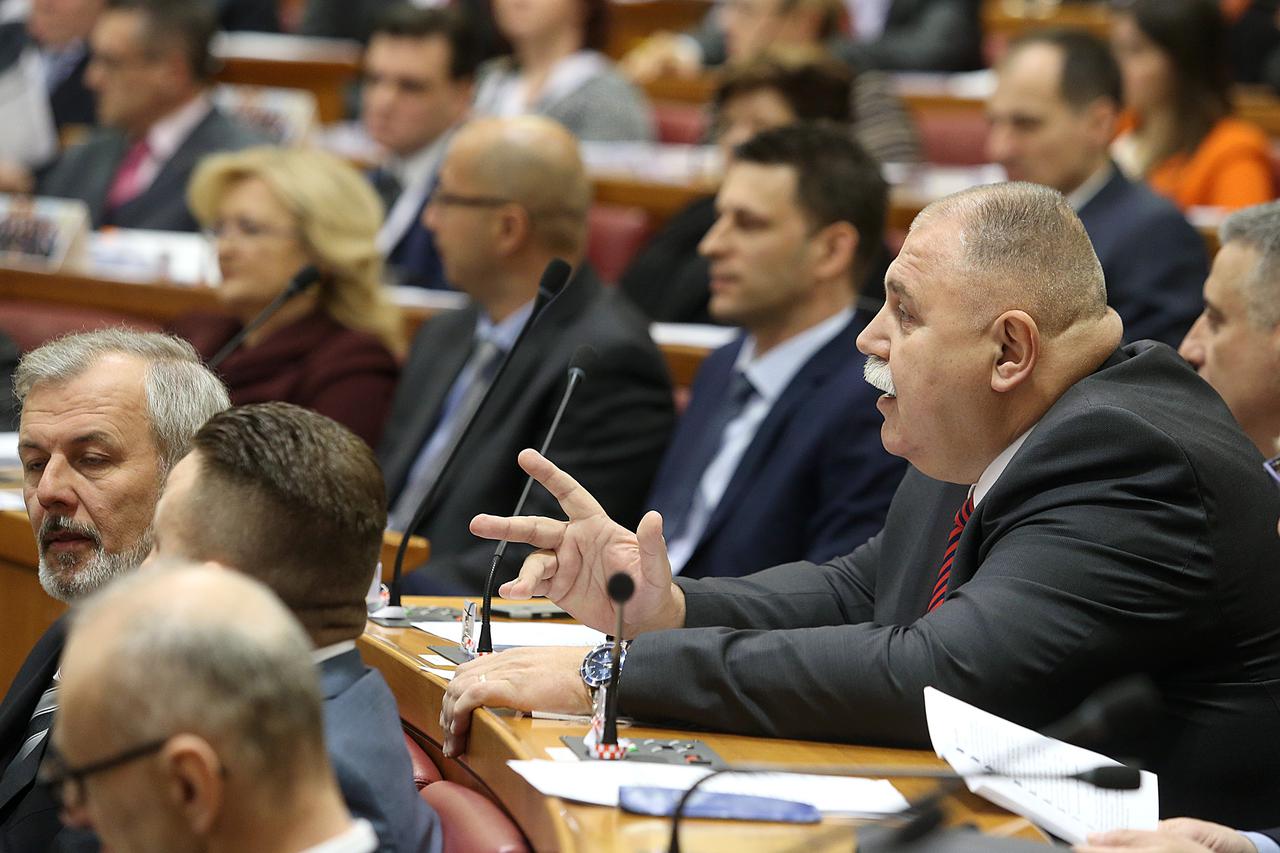 22.01.2016., Zagreb - Mandatar Tihomir Oreskovic na drugoj sjednici 8. saziva Hrvatskog sabora predstavio program Vlade i njezine clanove te od zastupnika zatrazio da mu iskazu povjerenje. Ivan Suker. Photo: 