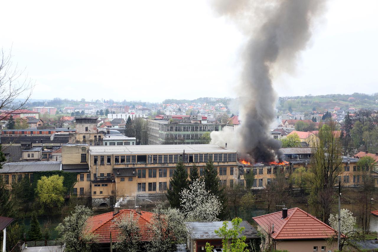 Požar u zgradi nekadašnje tvornice Pamučna industrija Duga Resa