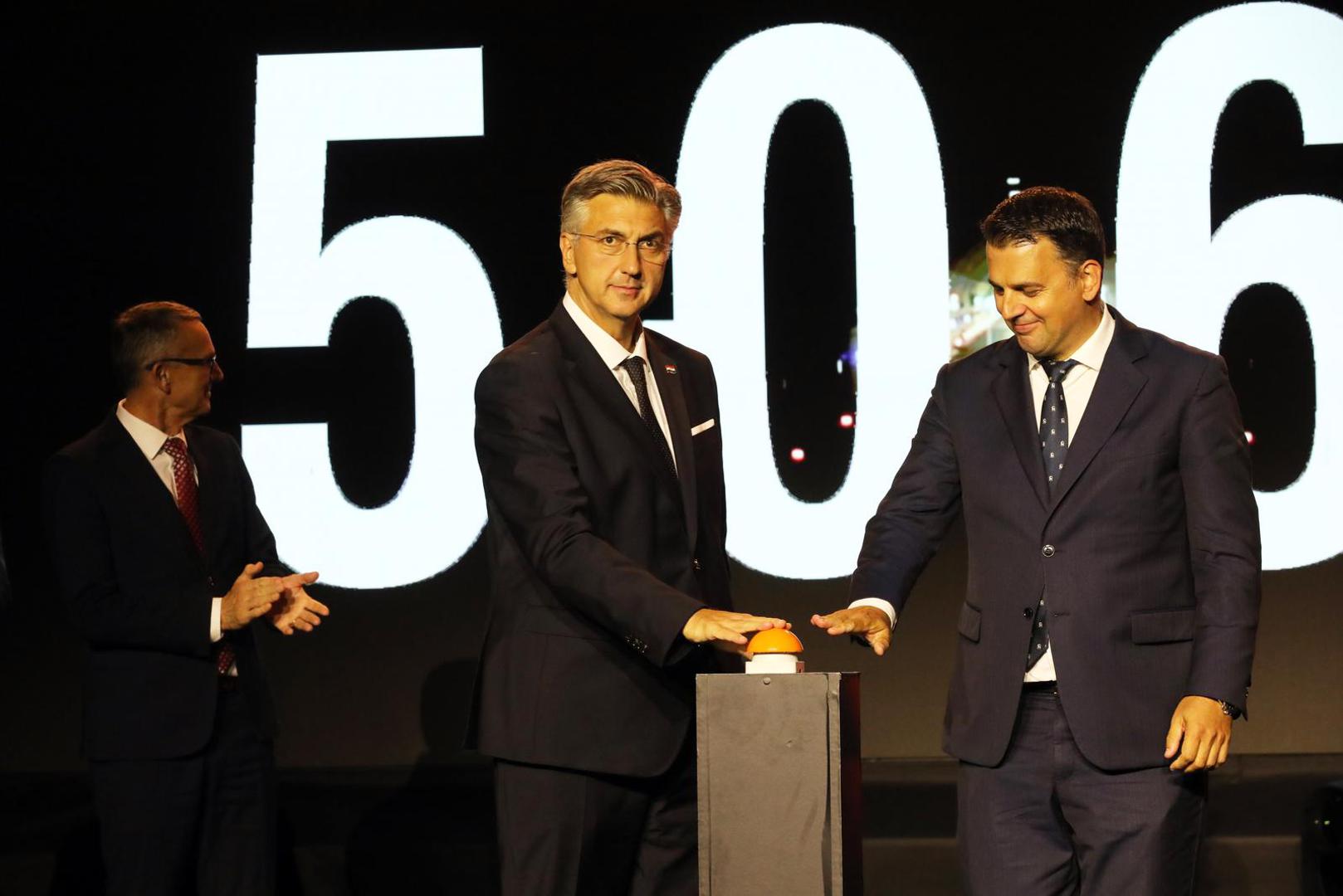 "Ovaj tunel je snažan spoj Istre i Hrvatske. To je arterija i pulsirajuća poveznica, a on i pristupne moderne prometnice znatno skraćuju put od Zagreba ili Rijeke do Istre", rekao je premijer.