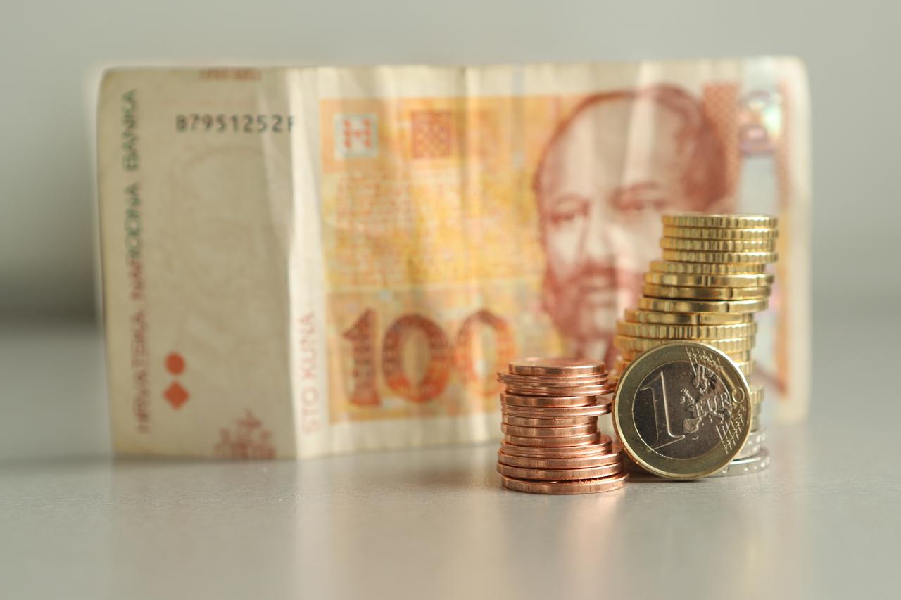 Od danas se može kupiti početni paket eurokovanica, koji sadržava 33 eurokovanice