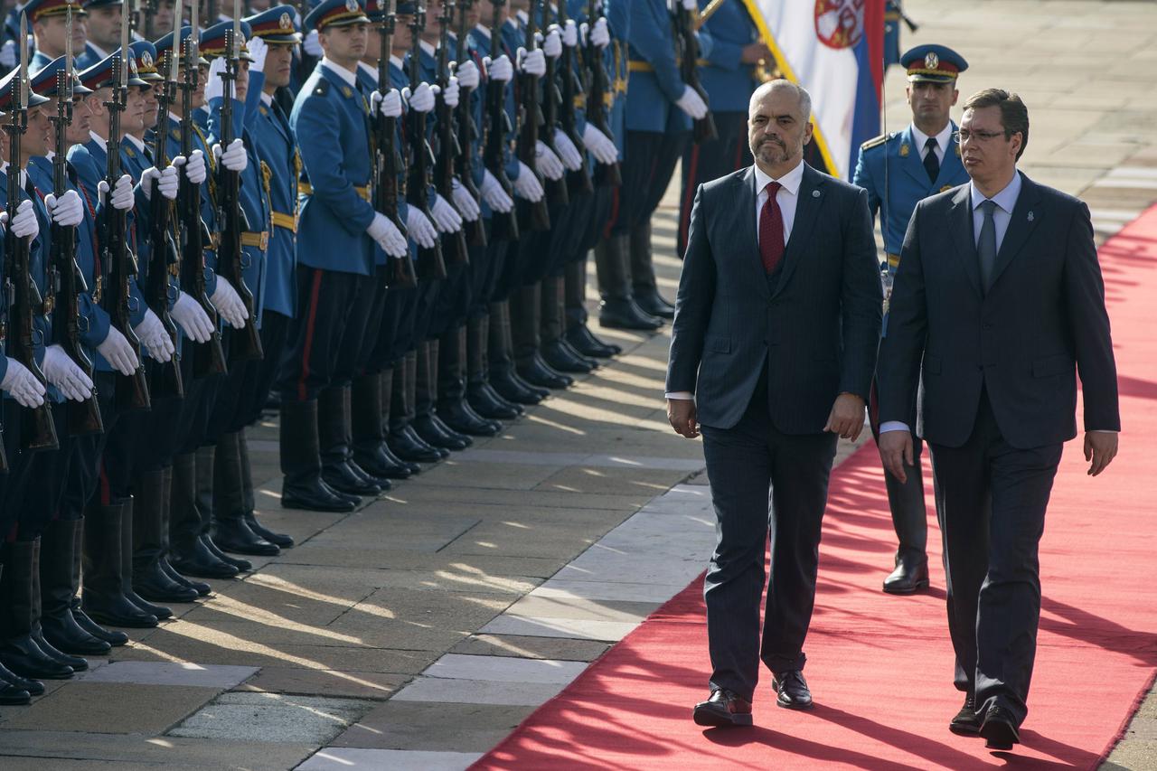 Albanian Prime Minister Edi Rama (L) and his Serbian counterpart Aleksandar Vucic inspect the honour guard during an official welcoming ceremony in Belgrade November 10, 2014. Albanian Prime Minister Rama became the first Albanian leader to visit Serbia s