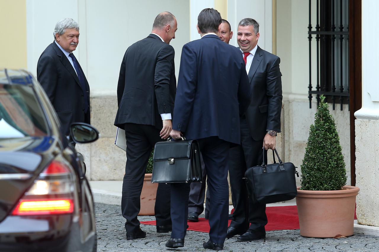 18.09.2013., Zagreb - U Visokoj ulici u Drzavnoj rezidenciji sastali su se ministar Ivan Vrdoljak, Mladen Pejnovic, Csanyi Sandor i Zoltan Aldott radi pregovora Vlade RH i MOL-a oko INA-e. 
