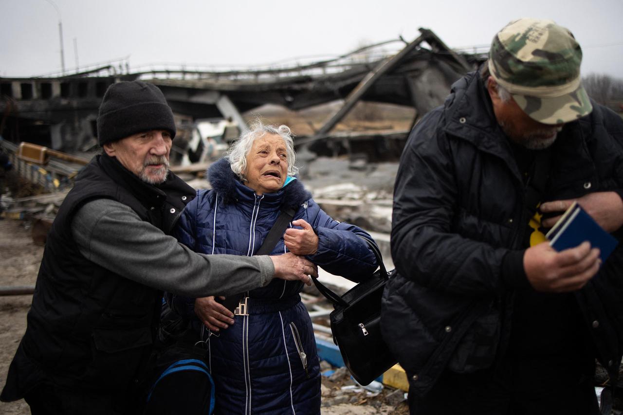 Ukrajina: Civili napuštaju Irpin
