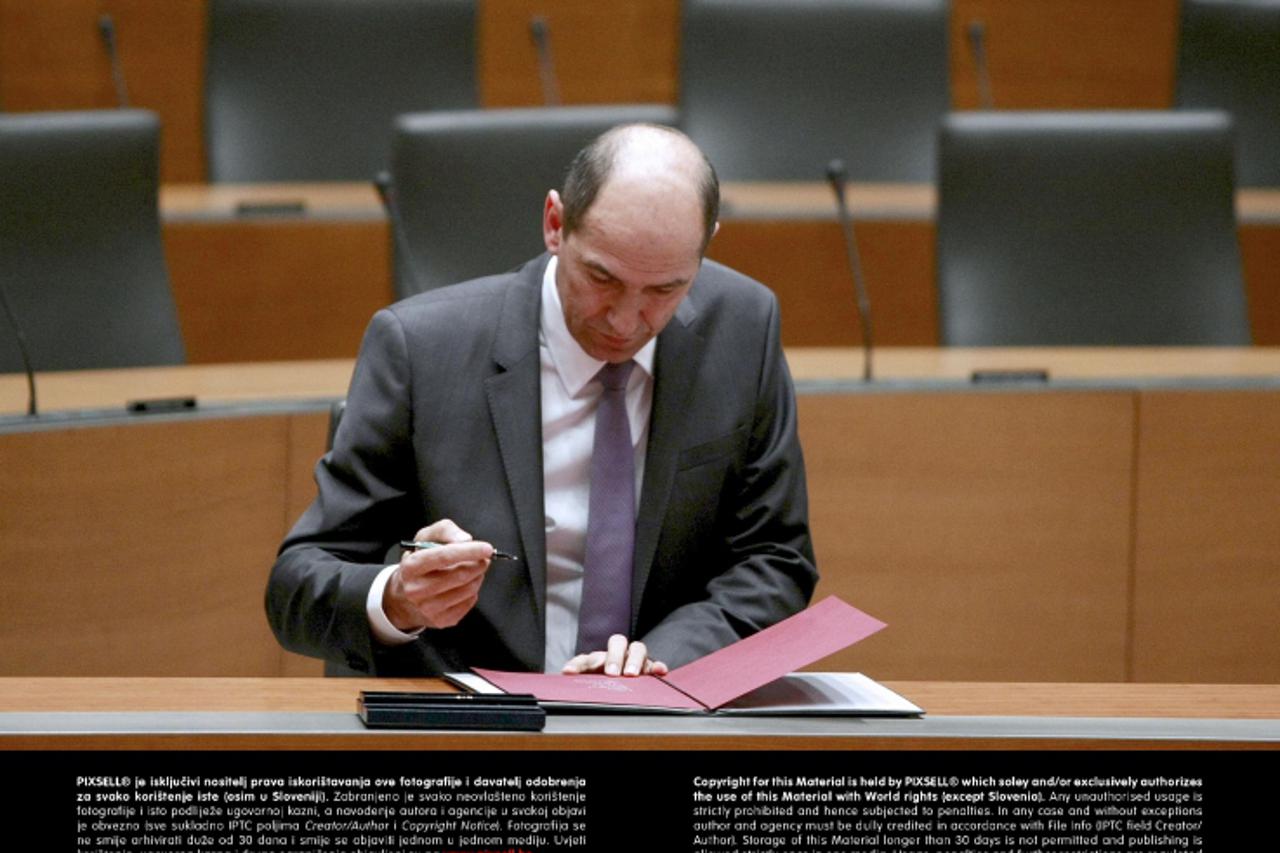 '28.01.2012., Ljubljana - Izvanredna sjednica Drzavnog zbora. Izglasavanje povjerenja novoj Vladi Janeza Janse na sjednici Parlamenta. Janez Jansa. Photo: Sasa Despot/Zurnal24/PIXSELL'