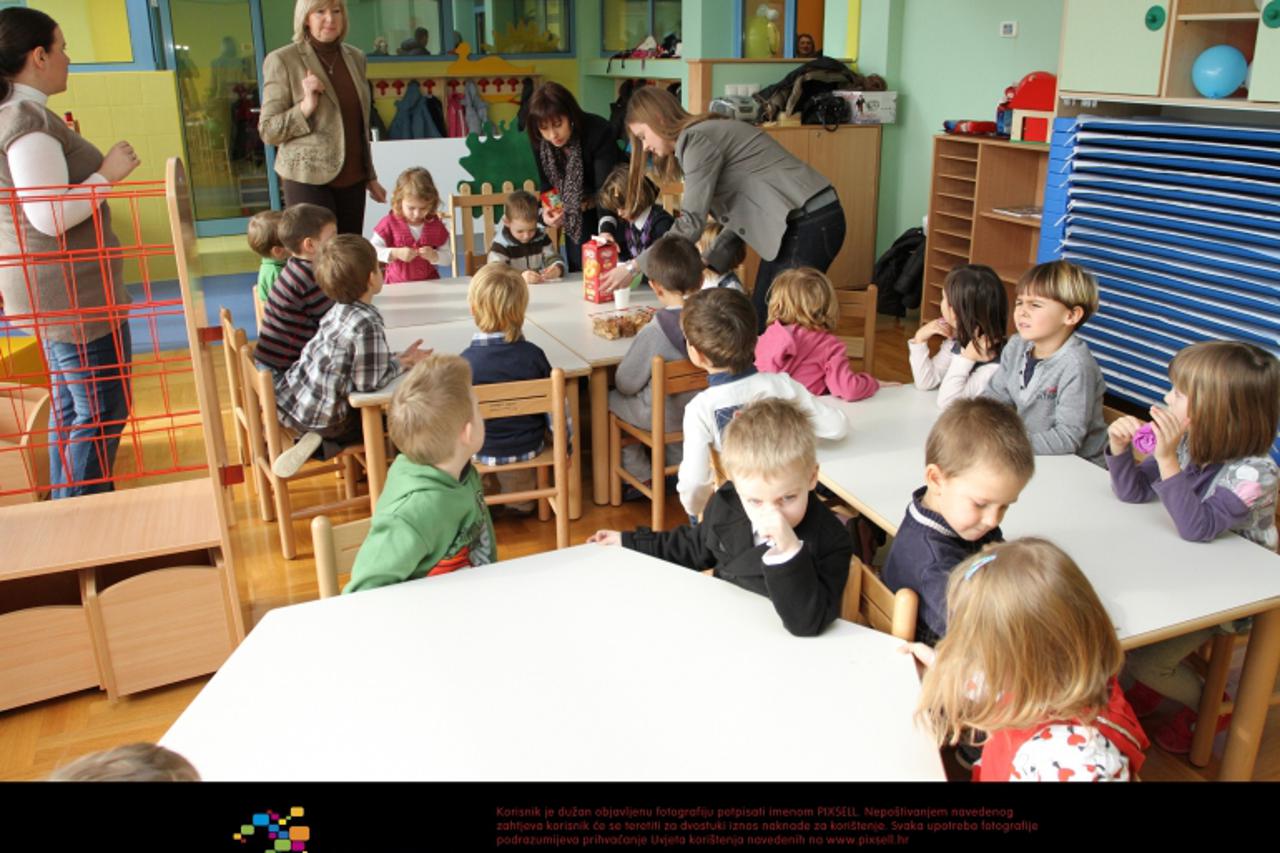 '31.01.2012., Karlovac - Nakon vise od godinu dana gradnje na Turnju je svecano otvoren novi djecji vrtic Cetiri rijeke. Novi vrtic primit ce 75-tero djece. Sredstva za gradnju prikupljana su humanita