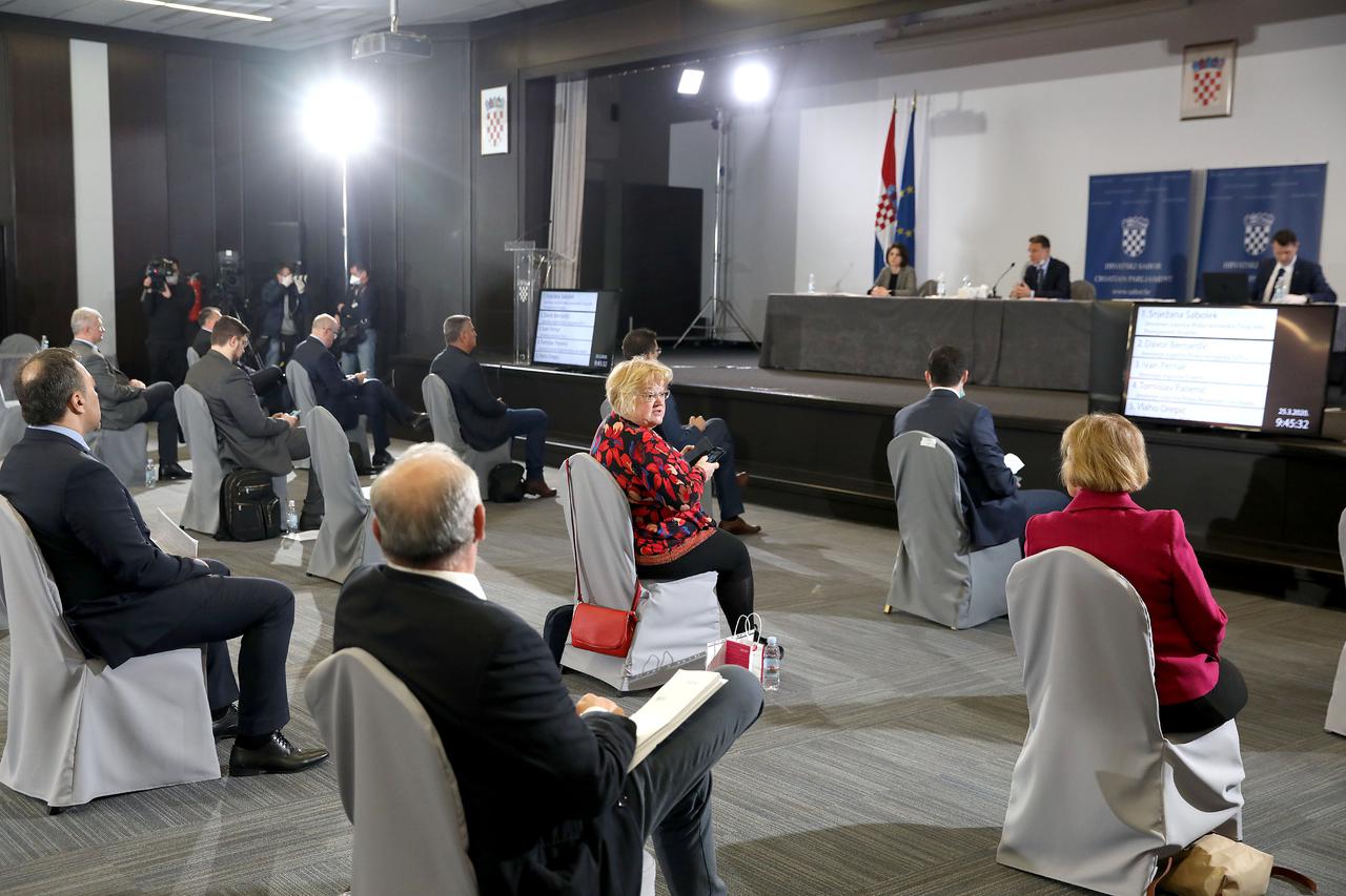 Zagreb: Članovi SNAGA-e predali svoje kandidacijske liste za EU parlament