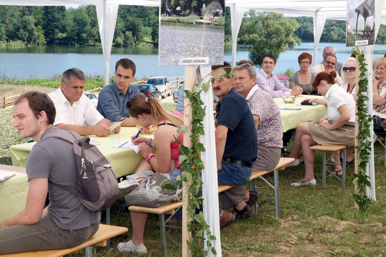 Novo igralište u Lipiku  (1)