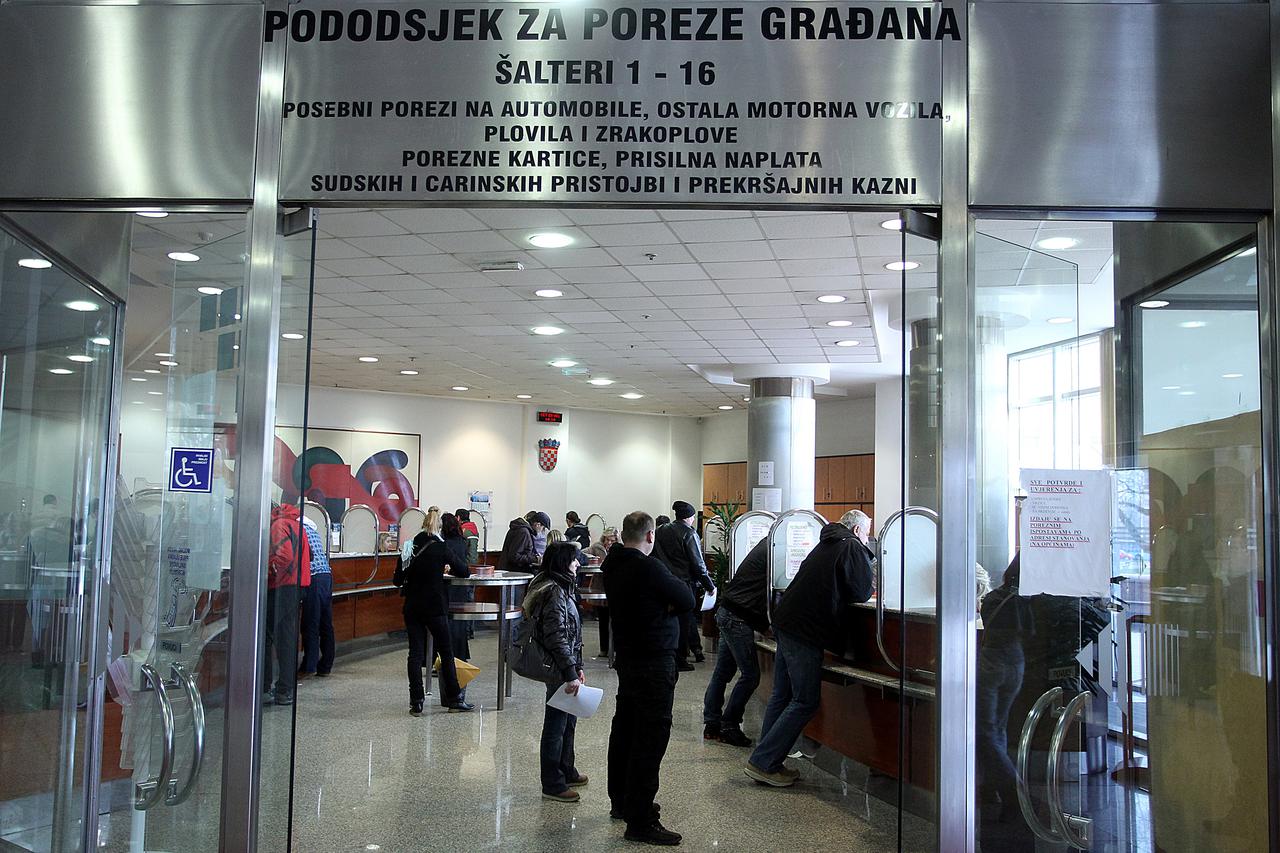 28.02.2013., Zagreb - Posljednji dan predaje poreznih prijava u Poreznoj upravi u podrucnom uredu Novi Zagreb.  Photo: Goran Stanzl/PIXSELL